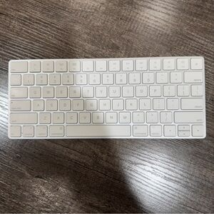 Apple Wireless Keyboard White Model A1644